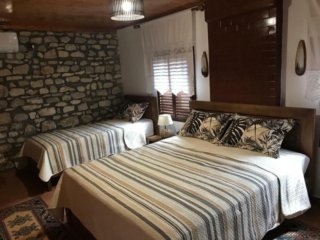 Guesthouse Arjan Berat Exterior foto