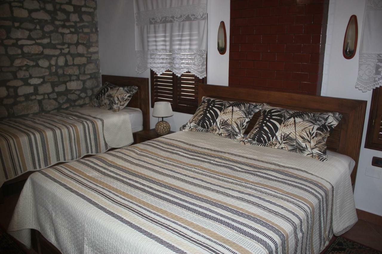Guesthouse Arjan Berat Exterior foto