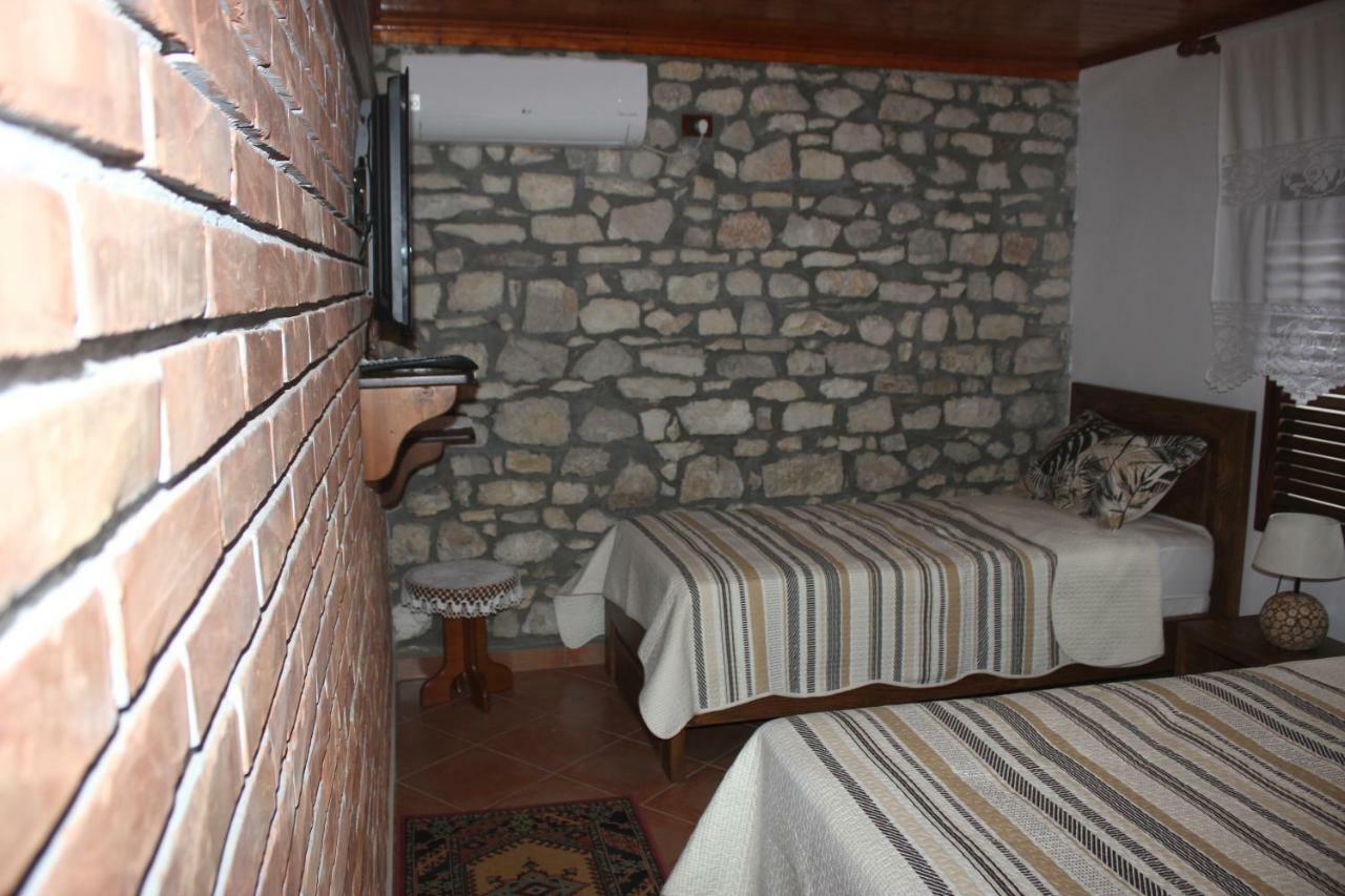 Guesthouse Arjan Berat Exterior foto