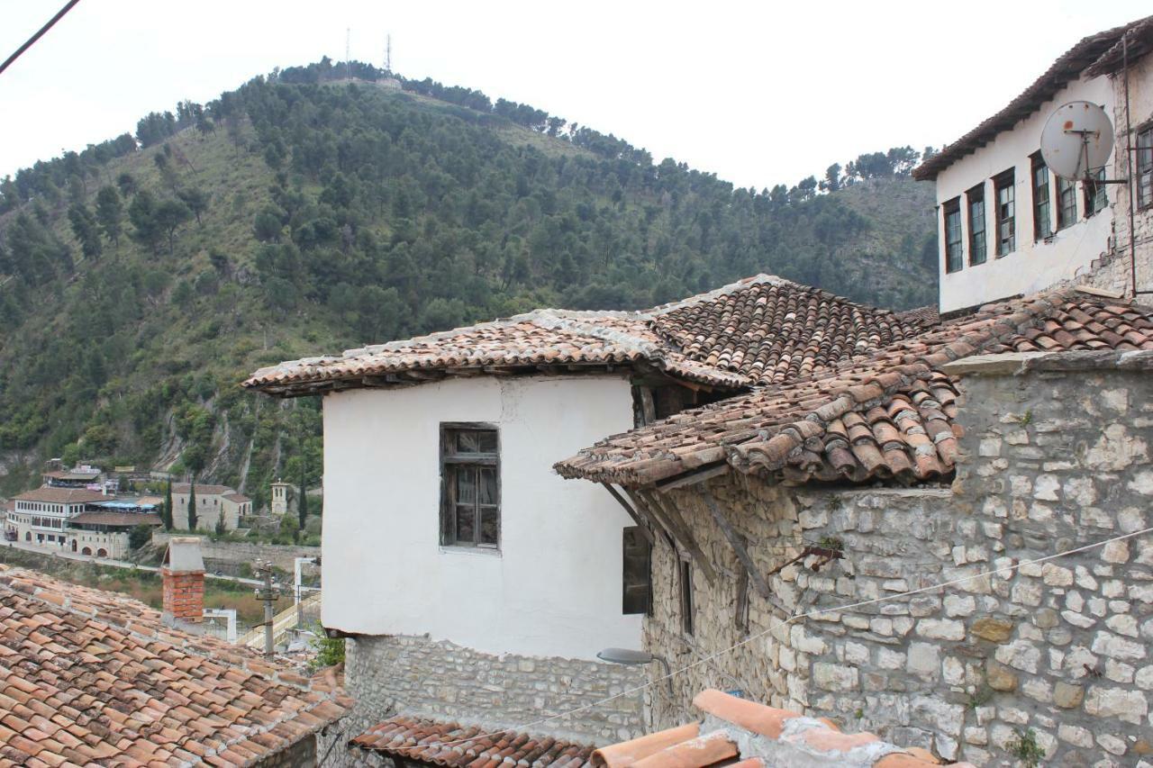 Guesthouse Arjan Berat Exterior foto
