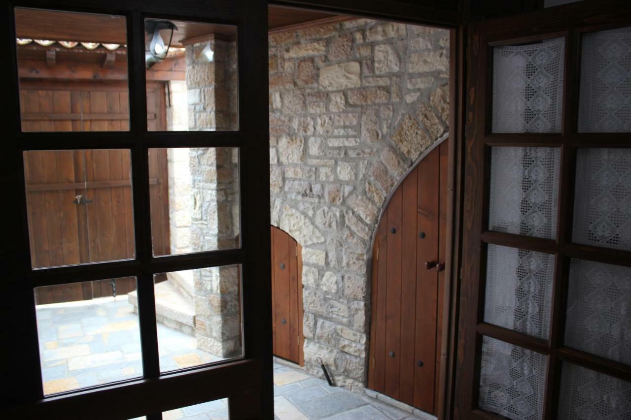 Guesthouse Arjan Berat Exterior foto